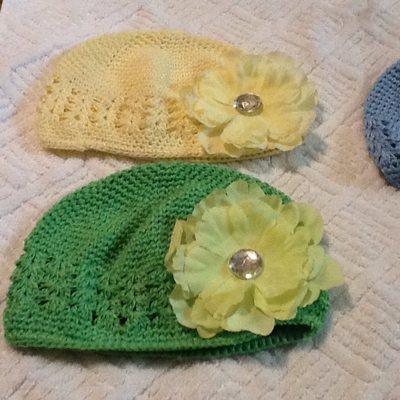 🚫SALE🚫Bundle of 4 Girls pastel spring beanie - Picture 3 of 5